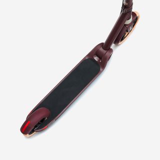 PATINETE JÚNIOR M900 BURDEOS Y TOQUE EN NARANJA