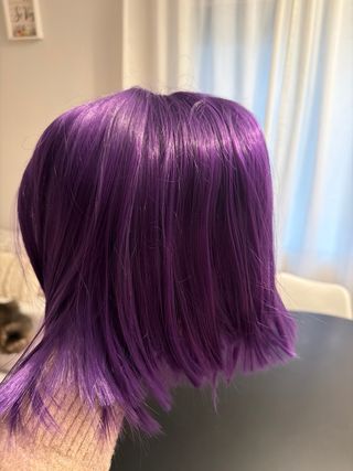 Peluca violeta media melena
