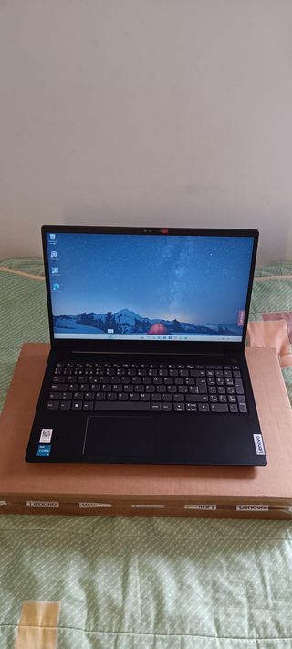Portátil Lenovo V15 G4 IRU Negro