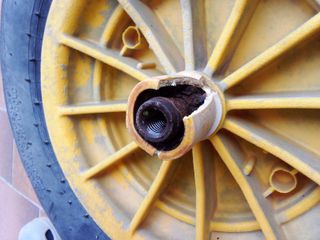 ferramenta RUOTA CARRIOLA (CO PROBLEMI)