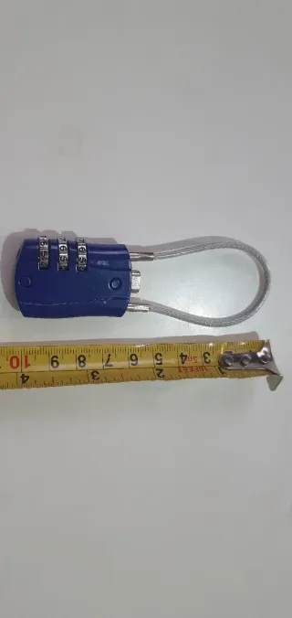 Candado de combinación azul con cable
