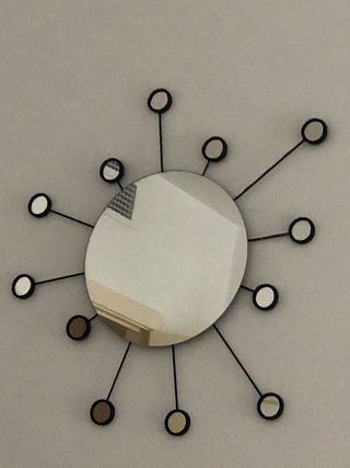 Adorno de pared con espejo