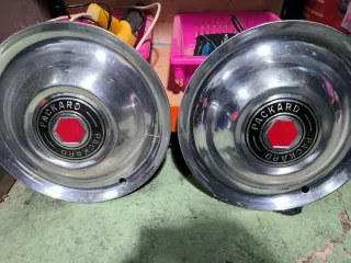 Tapacubos Packard (2 unidades)