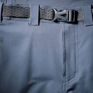 Pantalón de montaña y trekking resistente y cortaviento