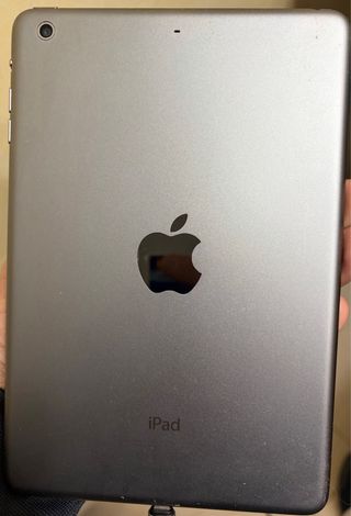 iPad mini 2 Grigio 16GB con custodia protettiva