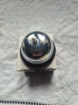 Timbre de mesa plateado y negro