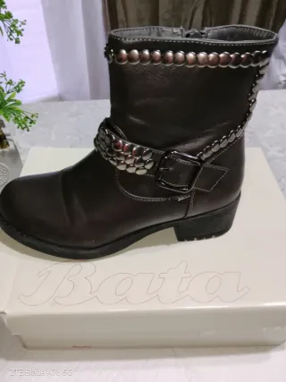 Stivaletti marroni con borchie