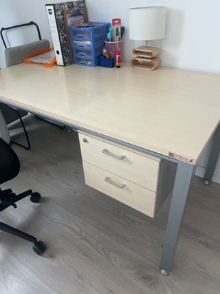 Tavolo da ufficio in legno e metallo