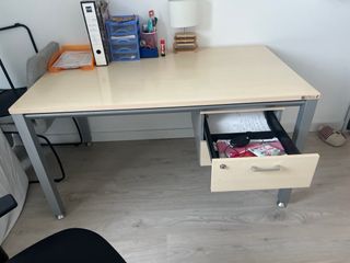 Tavolo da ufficio in legno e metallo