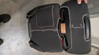 Silla coche infantil negra y roja