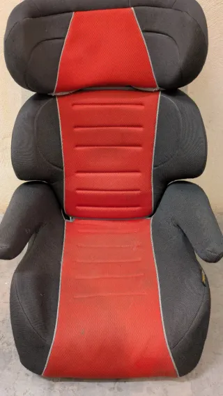 Silla coche infantil negra y roja