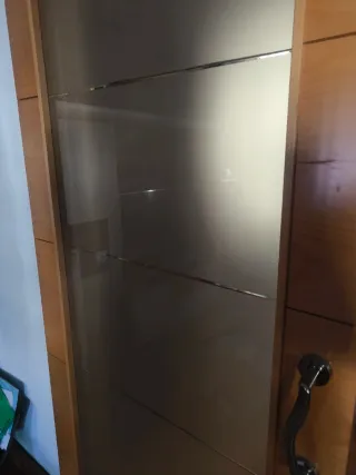 Puertas correderas de madera y cristal