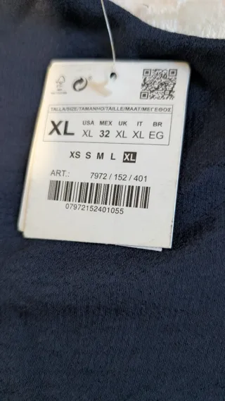 Blusa azul marino con ribete blanco