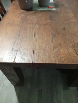 Mesa de comedor rústica de madera teka