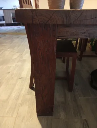 Mesa de comedor rústica de madera teka