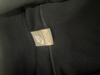 Chaqueta deportiva Nike azul y blanca