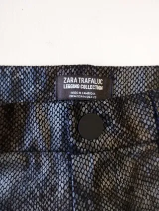 Pantalón estampado Zara negro/gris