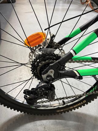 Bicicleta Mountain Bike B'Twin Rockrider 700 negro