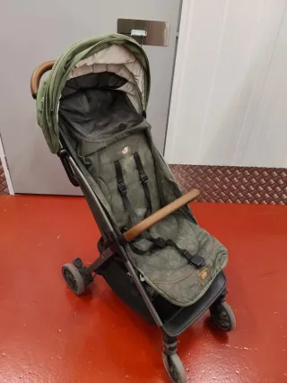 Carrito de bebé Joie color verde