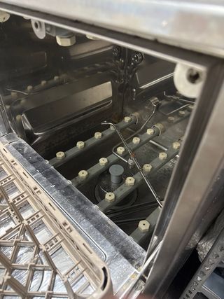 Lavavajillas industrial averiado