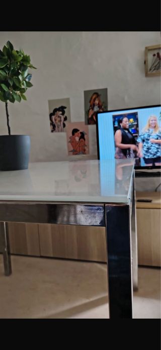 Mesa de cristal y aluminio plateado