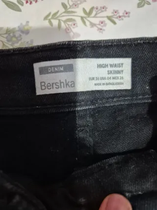 Vaqueros negros Bershka mujer