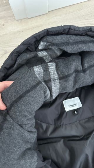 Abrigo Burberry Negro con Capucha