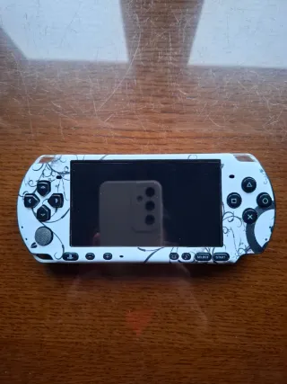 PSP 3004 Negra Blanca con Diseño