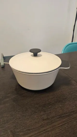 Cacerola de hierro esmaltado blanca