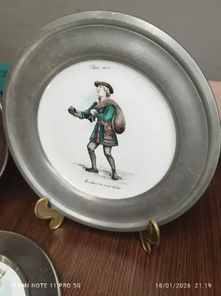 ANTIGUOS 3 Platos Decorativos Latón y Porcelana