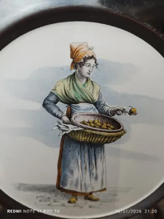 ANTIGUOS 3 Platos Decorativos Latón y Porcelana