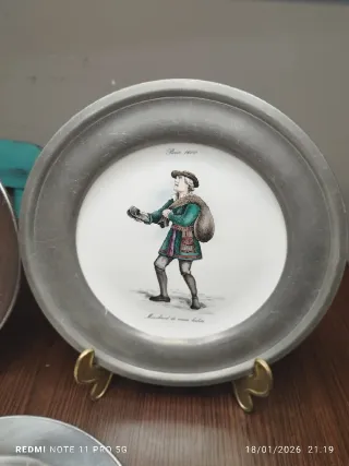 ANTIGUOS 3 Platos Decorativos Latón y Porcelana