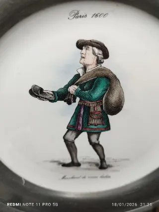 ANTIGUOS 3 Platos Decorativos Latón y Porcelana