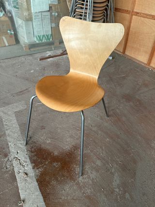 Silla de madera y metal