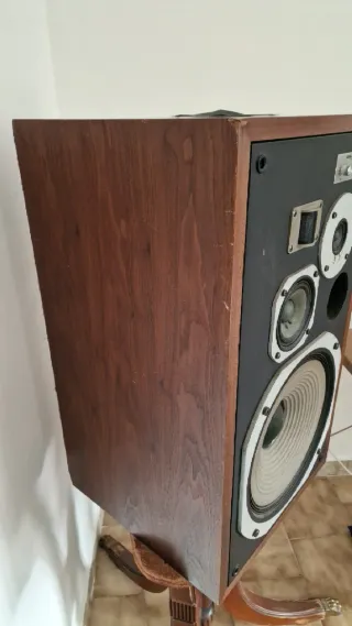 Altavoces Pioneer HPM100