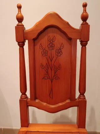 Silla de madera decorada