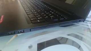 Ordenador portátil LENOVO