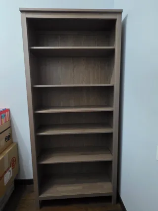 Escritorio, estanteria y vitrina (precio negociabl