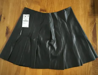 Falda efecto piel Stradivarius Talla M