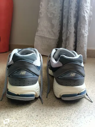 New balance 2002R