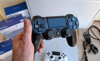 PS4 PRO Blanca 1TB + 3 Mandos