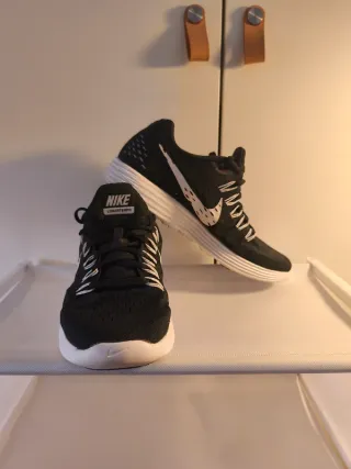 Zapatillas Nike Lunartempo Negras y Blancas