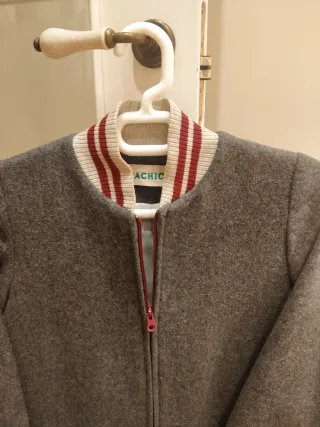 Abrigo Ropachica Gris Cremallera Cuello Rayas