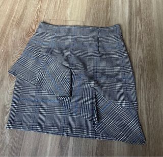 Falda Guess cuadros volante Talla M