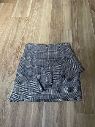 Falda Guess cuadros volante Talla M