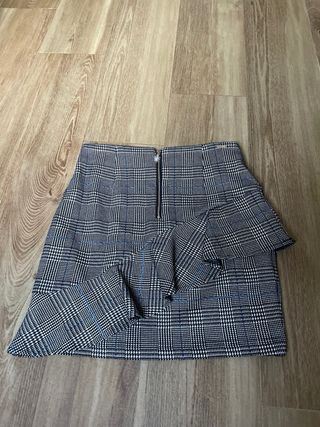 Falda Guess cuadros volante Talla M