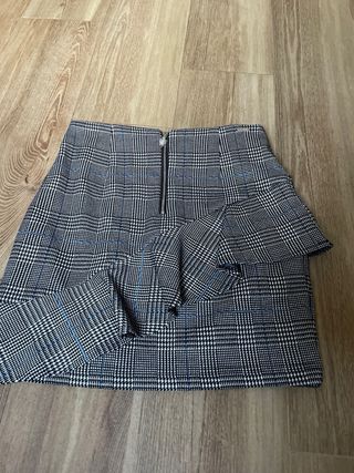 Falda Guess cuadros volante Talla M