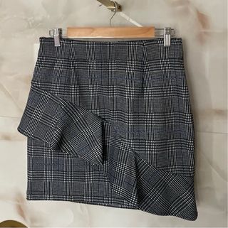Falda Guess cuadros volante Talla M