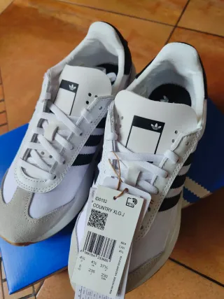 Zapatillas Adidas Blancas y Grises