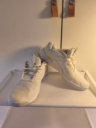 Zapatillas Nike Metcon 8 Blancas y Amarillas